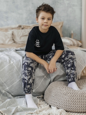 Комплект для мальчика футболка и брюки