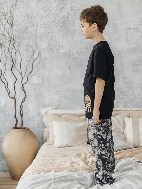 Комплект для мальчика футболка и брюки