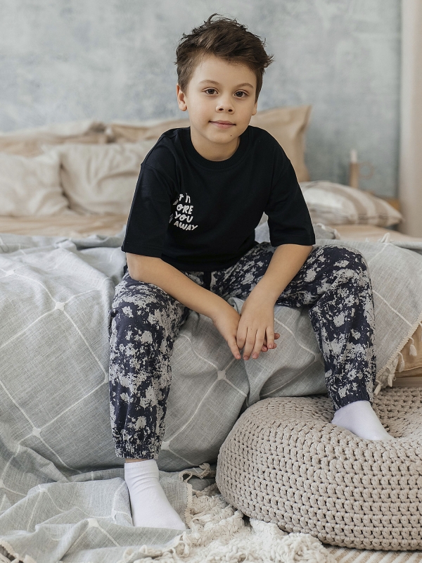 Комплект для мальчика футболка и брюки